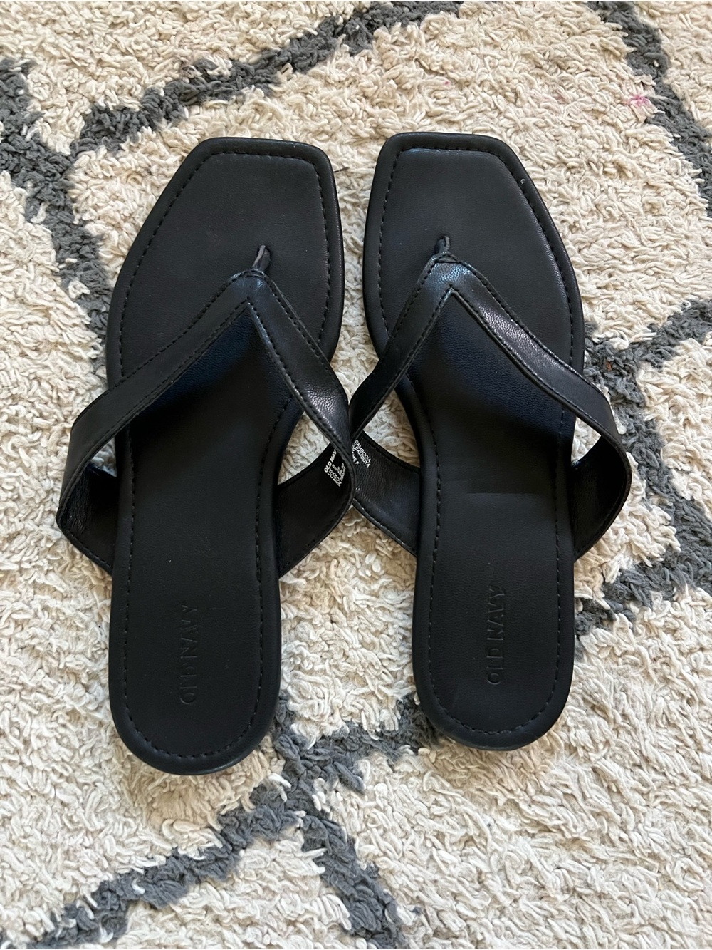 Old Navy Black Square-Toe Thong Sandals size 8